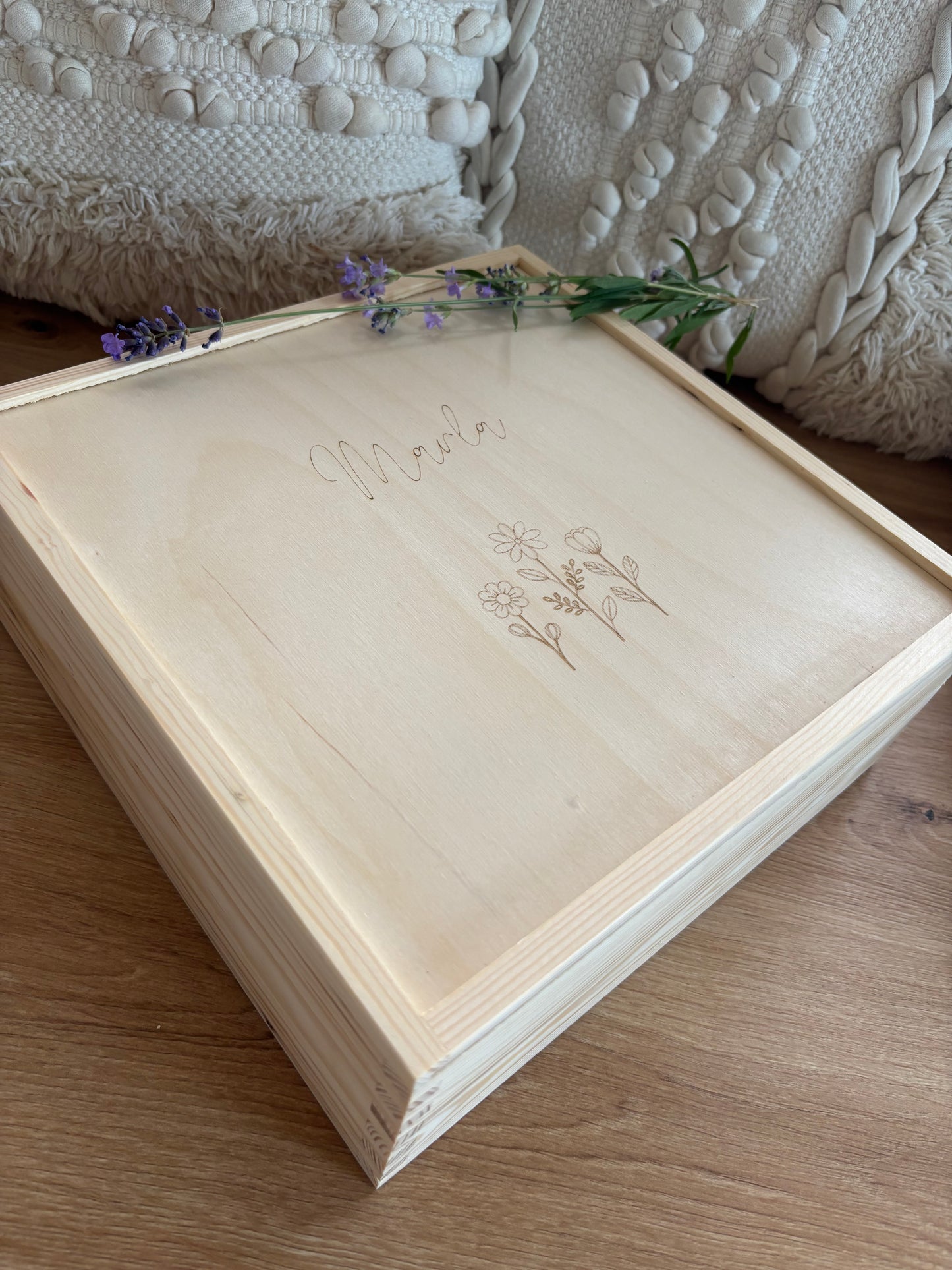 personalisierte Erinnerungskiste aus Holz