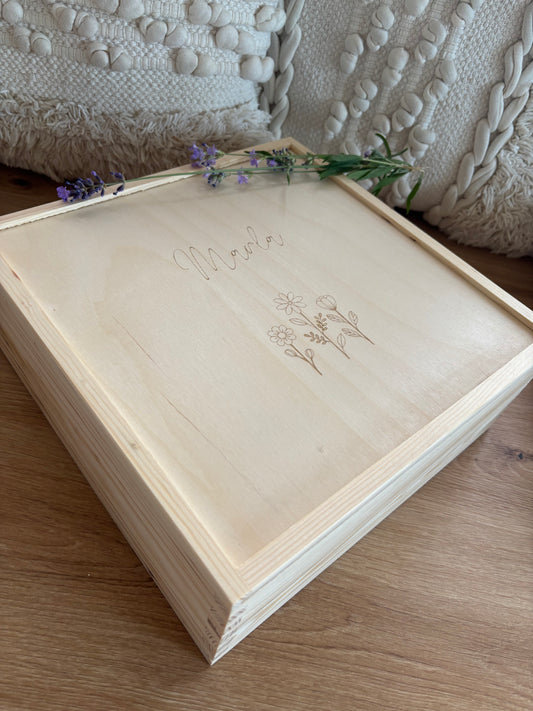 personalisierte Erinnerungskiste aus Holz