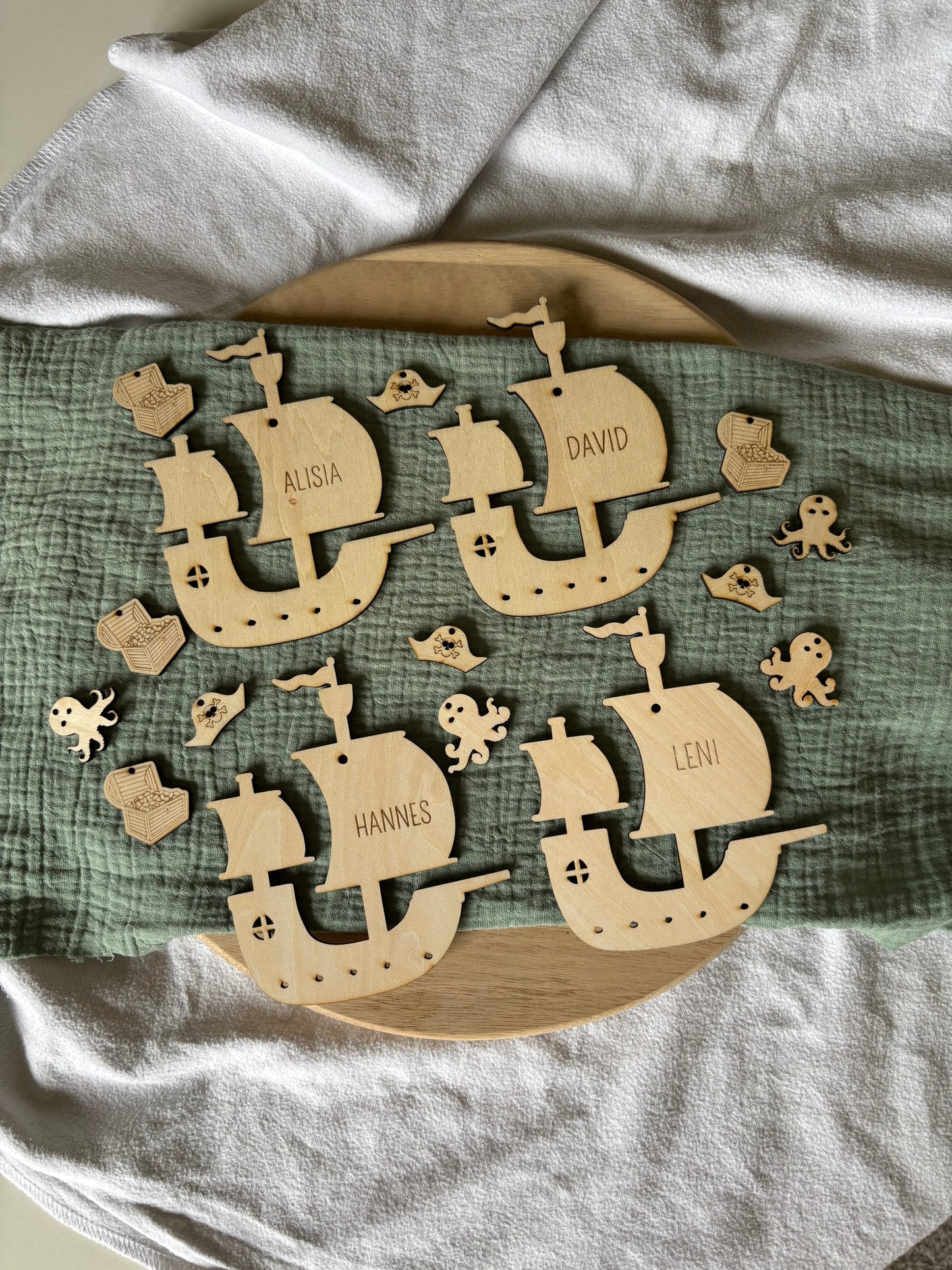 Deko Piratenschiff 4er Set personalisiert mit 3 Anhängern