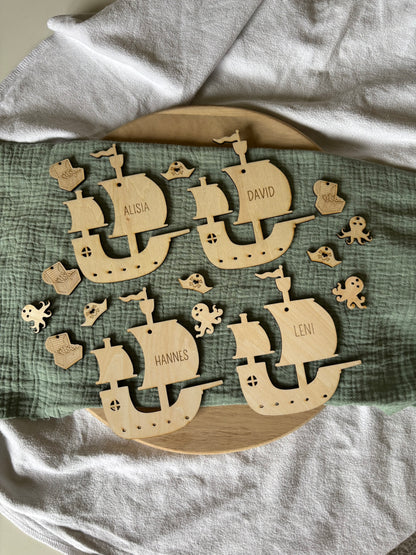 Deko Piratenschiff 4er Set personalisiert mit 3 Anhängern