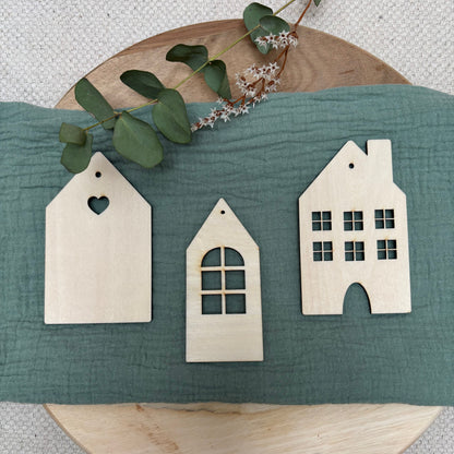 weihnachtliches Häuser Set mit Schneeflocken