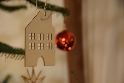 weihnachtliches Häuser Set mit Schneeflocken