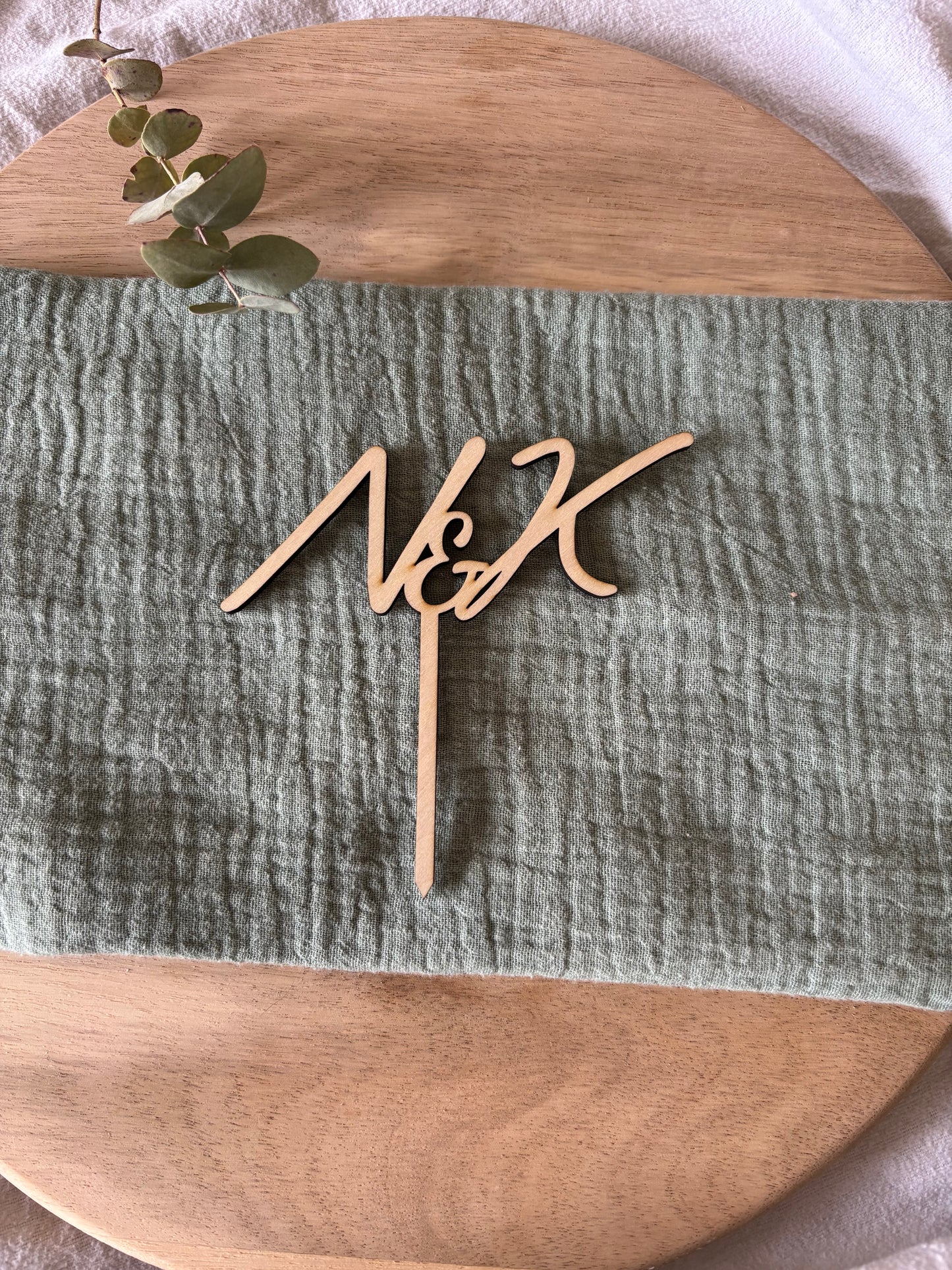 Initialen Topper aus Holz mit Stiel
