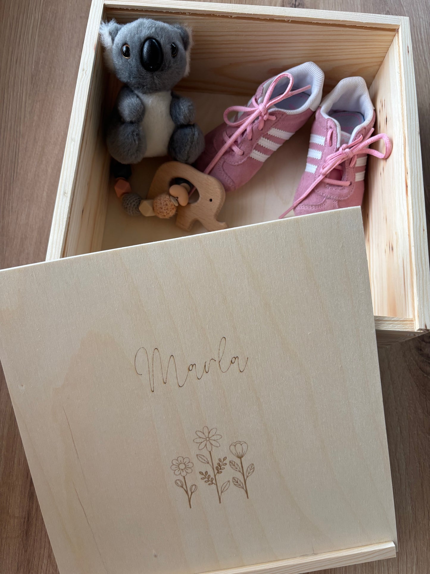 personalisierte Erinnerungskiste aus Holz