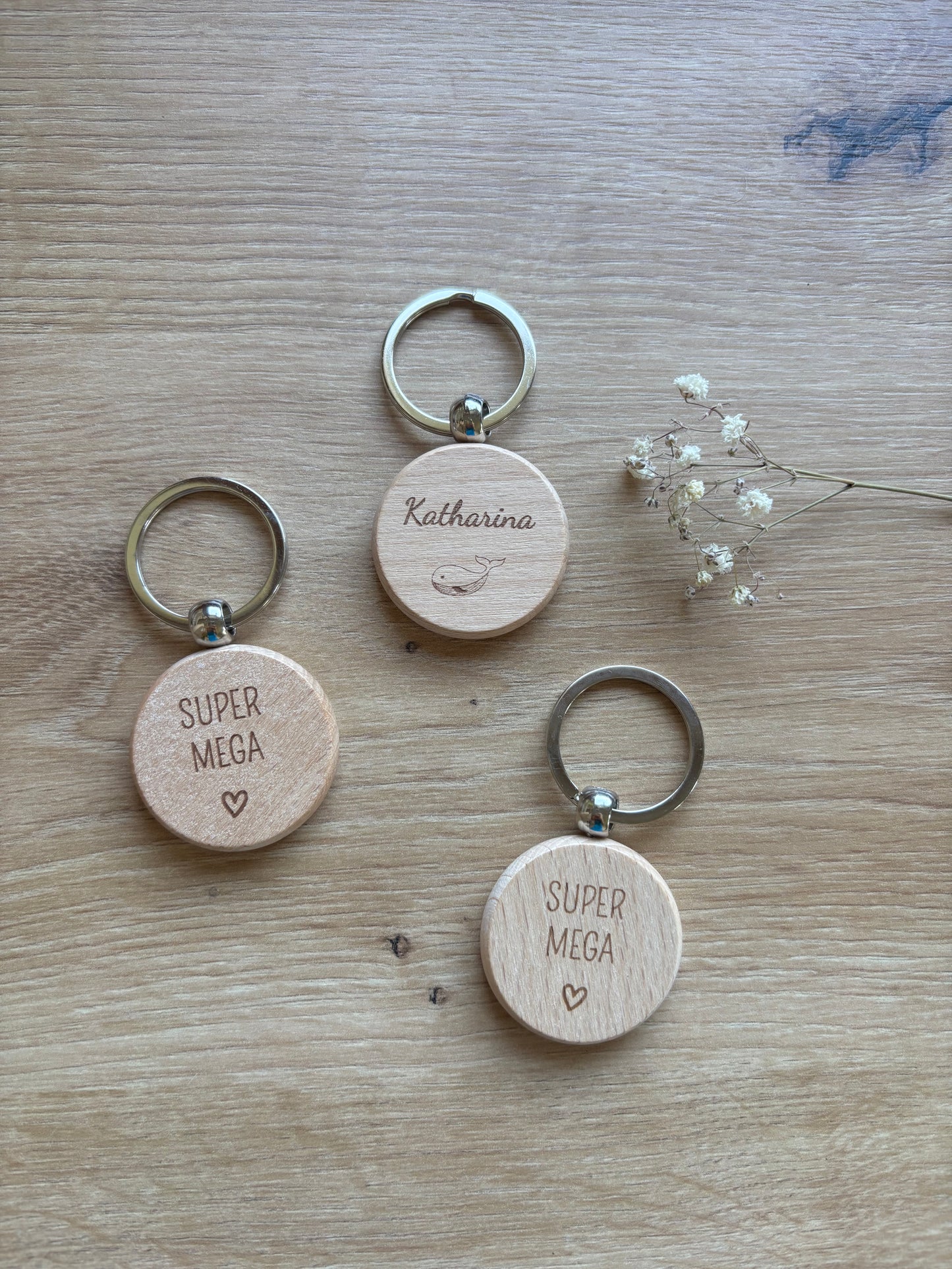 personalisierter Schlüsselanhänger aus Holz beidseitig graviert
