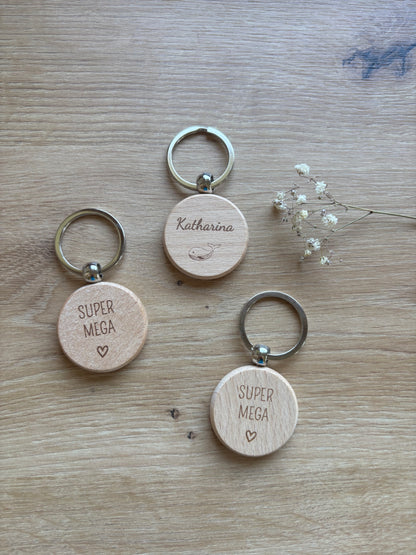 personalisierter Schlüsselanhänger aus Holz beidseitig graviert