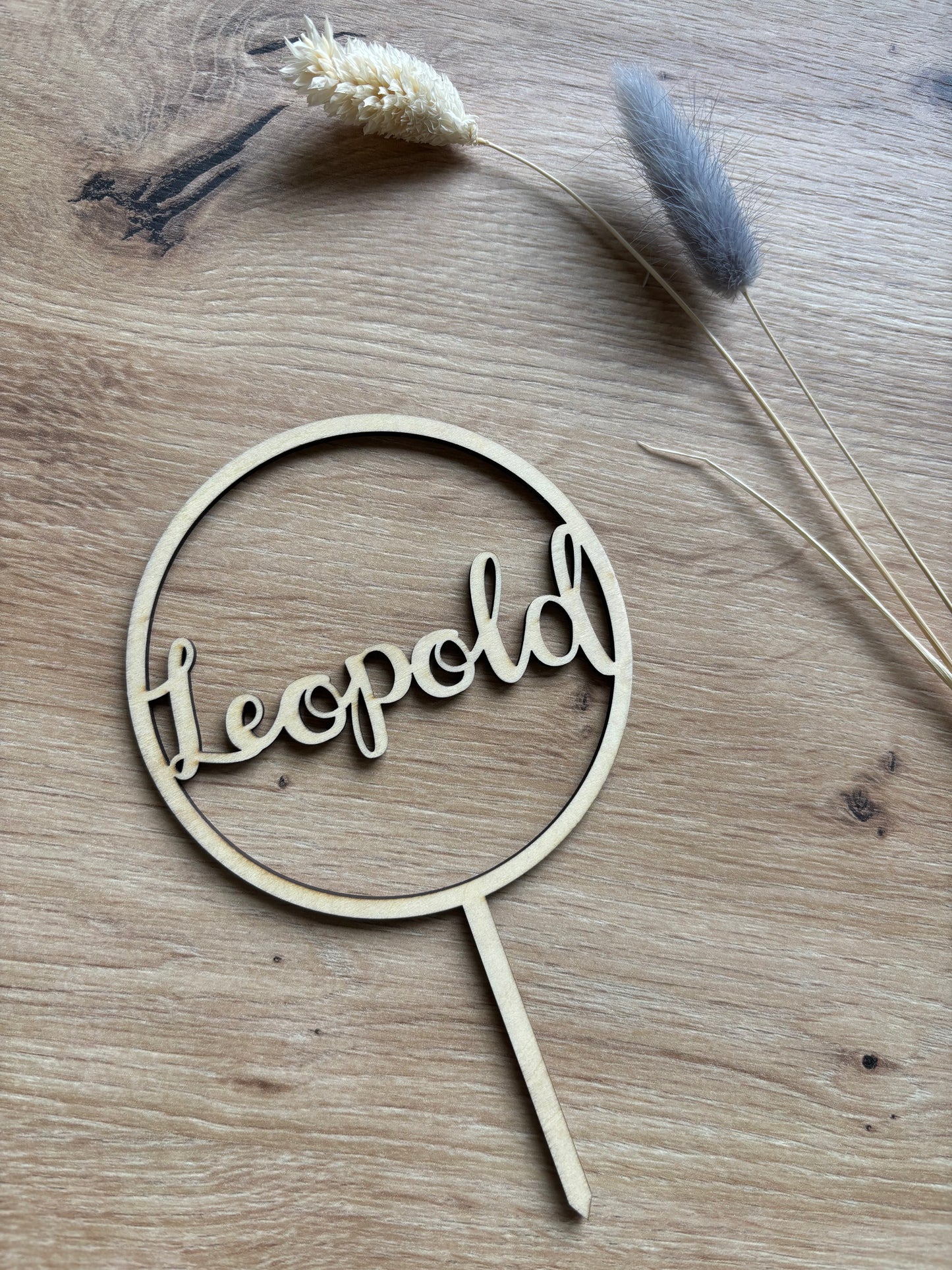 personalisierter Cake Topper aus Holz - Name im Kreis