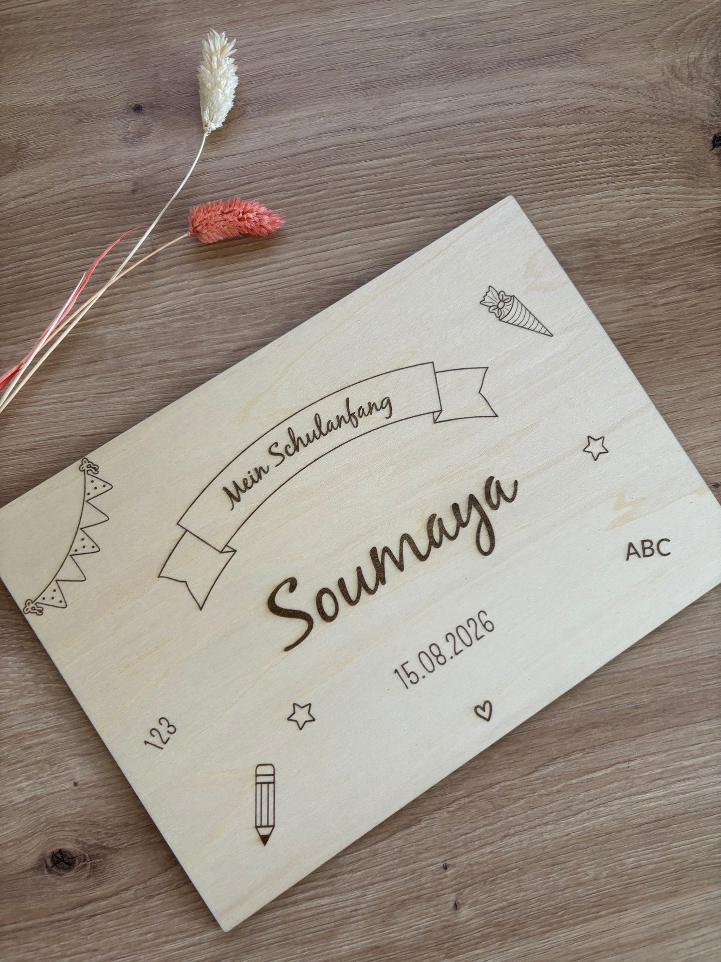 personalisiertes Schild zum Schulanfang aus Holz