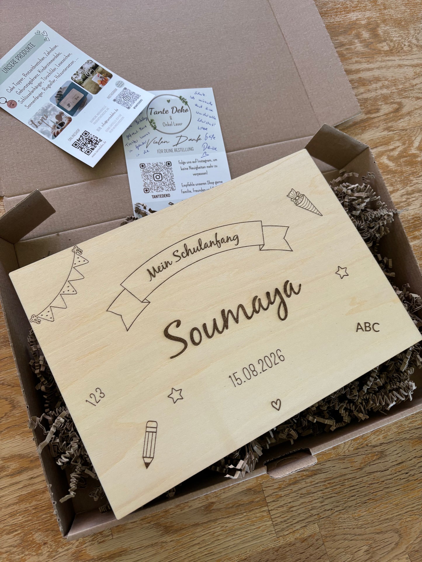personalisiertes Schild zum Schulanfang aus Holz