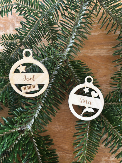 personalisierte Weihnachtsanhänger in Kugelform