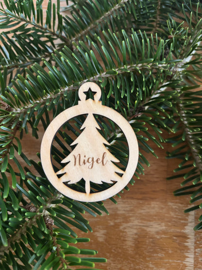 personalisierte Weihnachtsanhänger in Kugelform