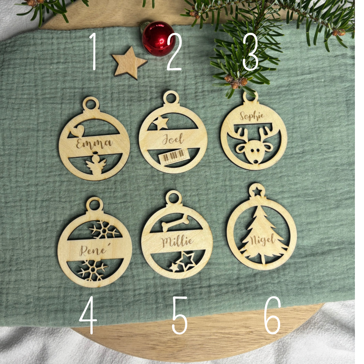 personalisierte Weihnachtsanhänger in Kugelform