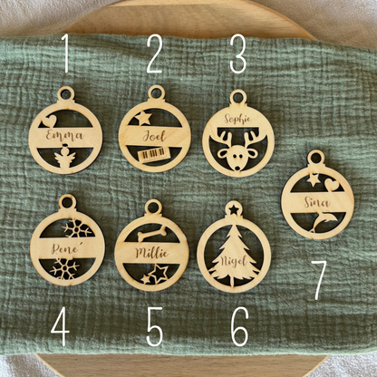 personalisierte Weihnachtsanhänger in Kugelform