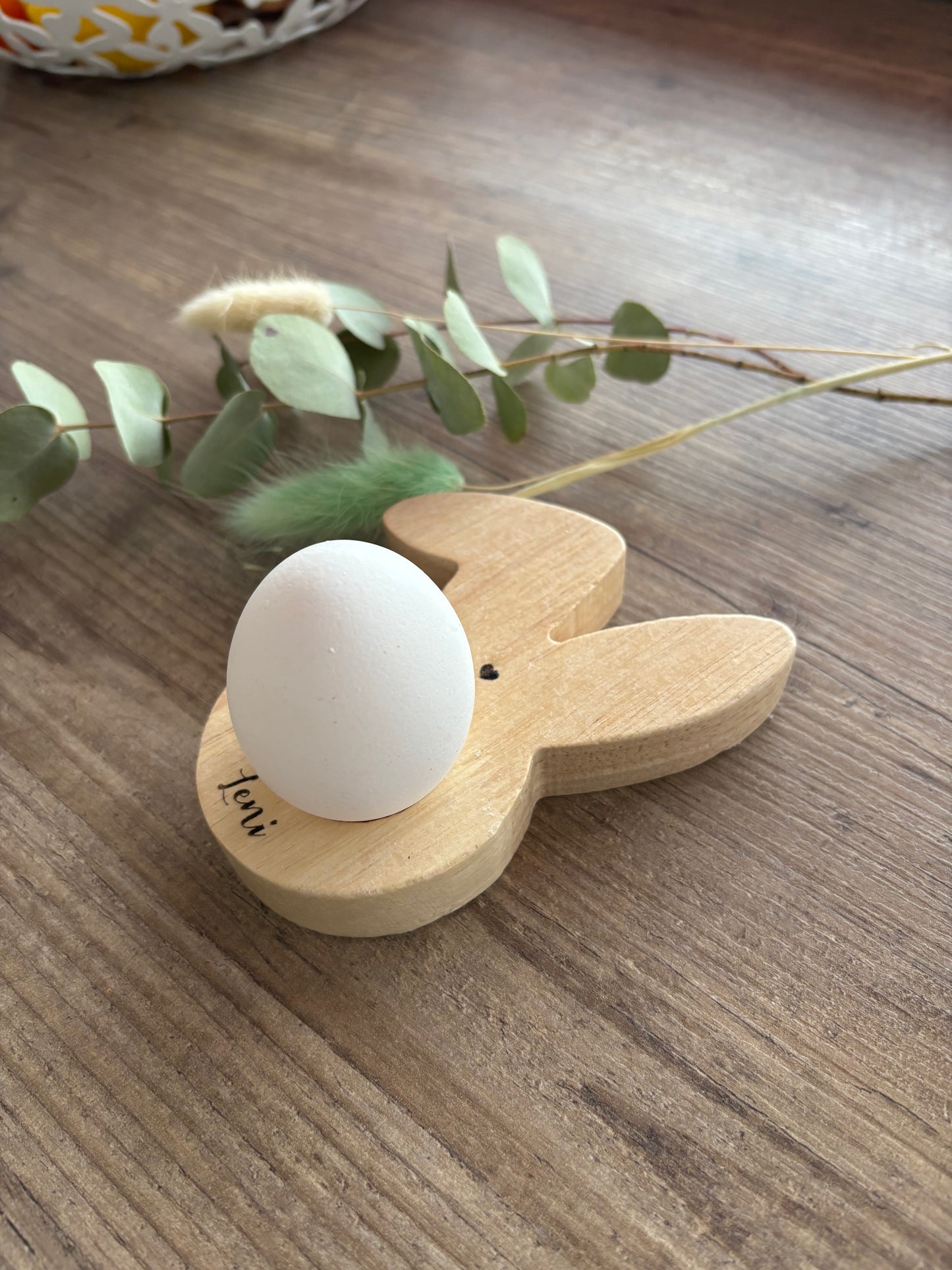 personalisierter Eierbecher Hase aus Holz